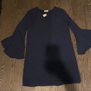 Everly navy dress size M NWT